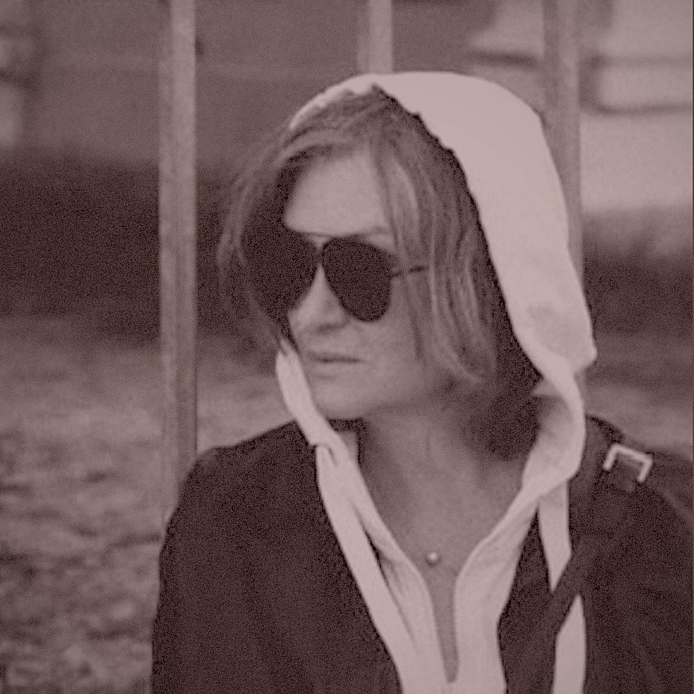 Лена Попова